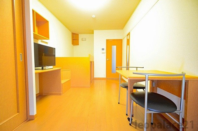 レオパレスグローリーＭＨＫＹの居間・リビング|備品や設備仕様は号室等により異なります現地をご確認下さい