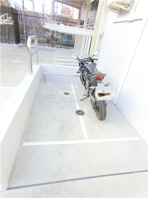 クレストコート池上六丁目のその他共用部分|バイク置き場　空き状況等詳細はお問合せください。
