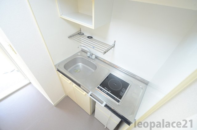 レオパレスポラールのキッチン|備品や設備仕様は号室等により異なります現地をご確認下さい。