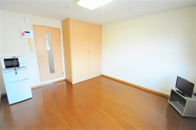 レオパレス城南田村の居間・リビング|リビングです