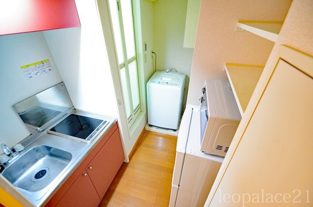 レオパレスコンフォートくるめ木のキッチン|備品や設備仕様は号室等により異なります現地をご確認下さい。