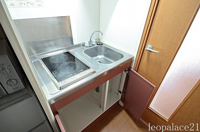 レオパレスオアゾ東本浦のキッチン|備品や設備仕様は号室等により異なります現地をご確認下さい。