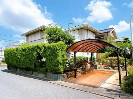 【中古】鶴ヶ島市松ヶ丘軽量鉄骨中古住宅の外観|敷地60坪あります