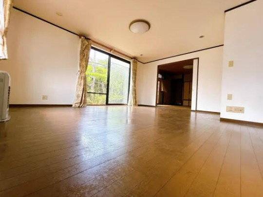 【中古】鶴ヶ島市松ヶ丘軽量鉄骨中古住宅の居間・リビング