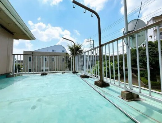 【中古】鶴ヶ島市松ヶ丘軽量鉄骨中古住宅のバルコニー