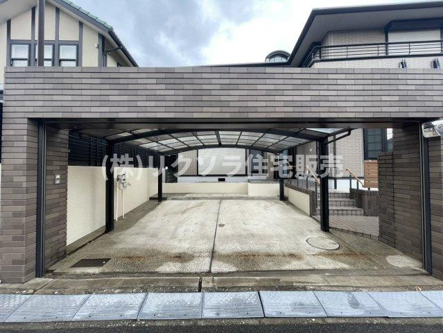 成田東が丘　中古一戸建ての駐車場|並列2台駐車可能
■物件内覧・資金計画相談・住宅ローン相談、リフォーム相談、お問合せ受付中■
※当日・翌日のご内覧、ご相談はお電話でのお問合せがスムーズです！