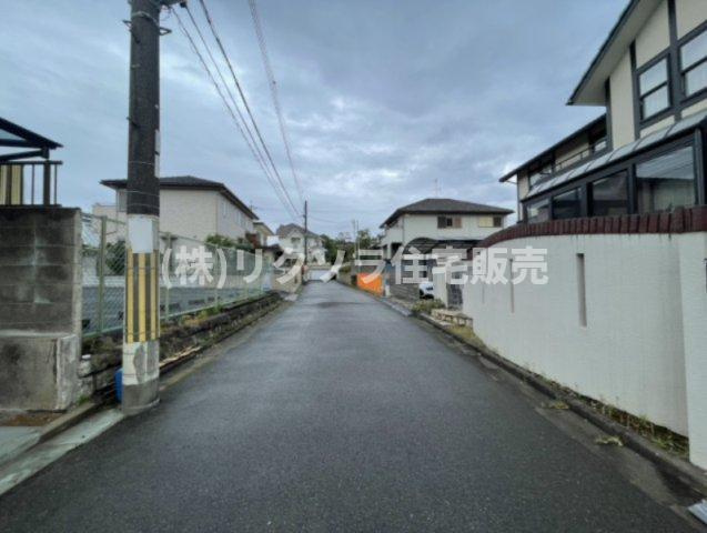 成田東が丘　中古一戸建ての前面道路含む現地写真|■物件内覧・資金計画相談・住宅ローン相談、リフォーム相談、お問合せ受付中■
※当日・翌日のご内覧、ご相談はお電話でのお問合せがスムーズです！