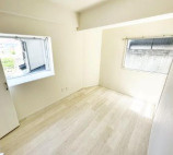 ビックヴァン二俣川ホームズの洋室|明るい陽当たりが木目の床が映えるお部屋ですね。