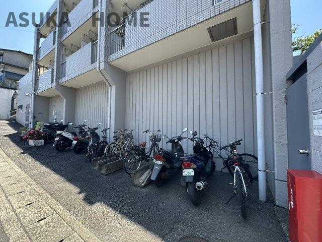 ビックヴァン二俣川ホームズの駐車場|駐車場の空き状況については、その都度、確認いたしますのでお気軽にお聞きください