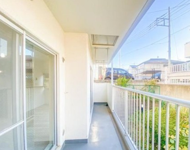 ビックヴァン二俣川ホームズのバルコニー|外干しも出来そうなバルコニーはとても便利ですね。