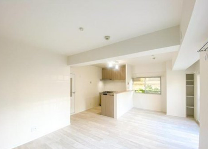 ビックヴァン二俣川ホームズの居間・リビング|充分な広さと落ち着いたデザインの心地良いリビングです♪