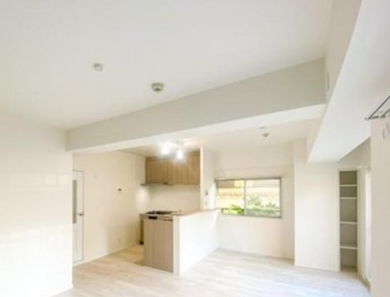 ビックヴァン二俣川ホームズの居間・リビング|クローゼットもしっかり収納ができるのでお部屋も広く使えそうですね。