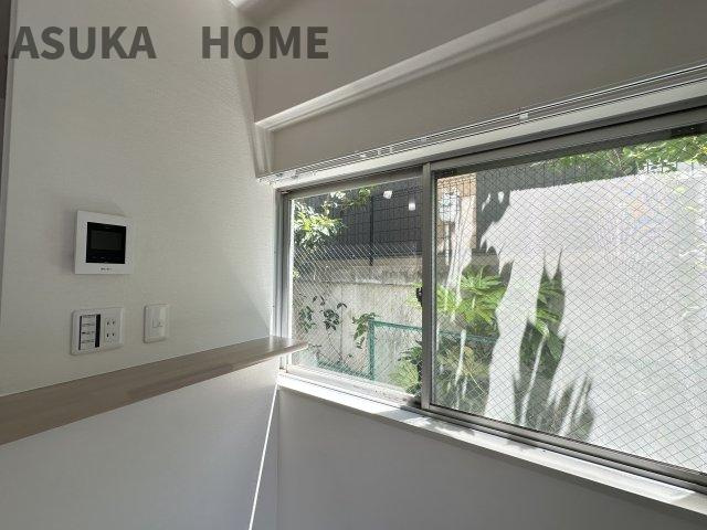 ビックヴァン二俣川ホームズの設備|カウンター位置にある嬉しいコンセント！携帯充電場所やアレクサ置き場にも最適ですね。