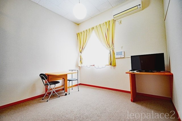 レオパレスセレステの居間・リビング|備品や設備仕様は号室等により異なります現地をご確認下さい。