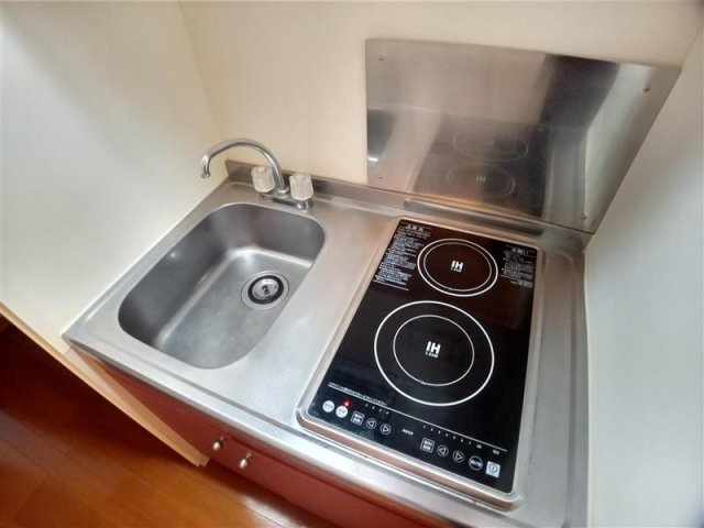 レオパレスグリーンビューのキッチン|コンパクトなキッチンで掃除もラクラク