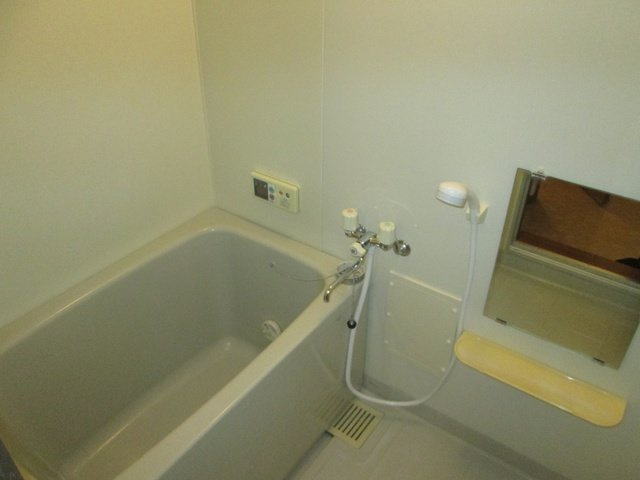 落ち着いた空間のお風呂です