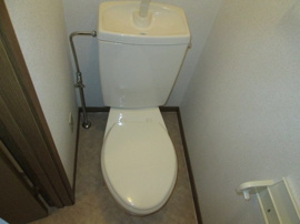 落ち着いた色調のトイレです