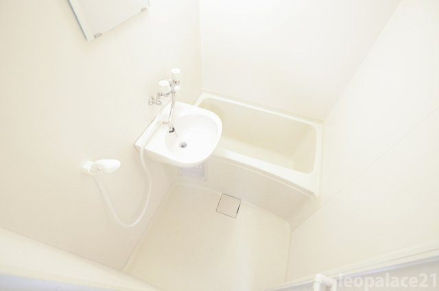 レオパレスレインボーⅡの浴室|備品や設備仕様は号室等により異なります現地をご確認下さい。