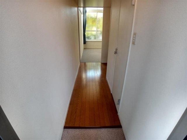 レオパレスＪＹＯＹＡＭＡの玄関|明るい玄関です