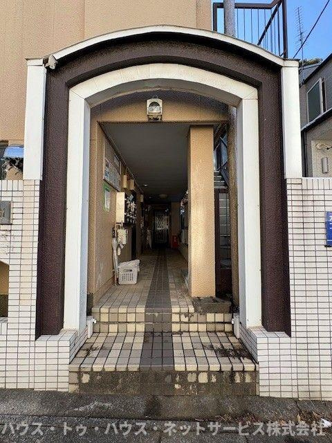 ジュネパレスコスギのエントランス