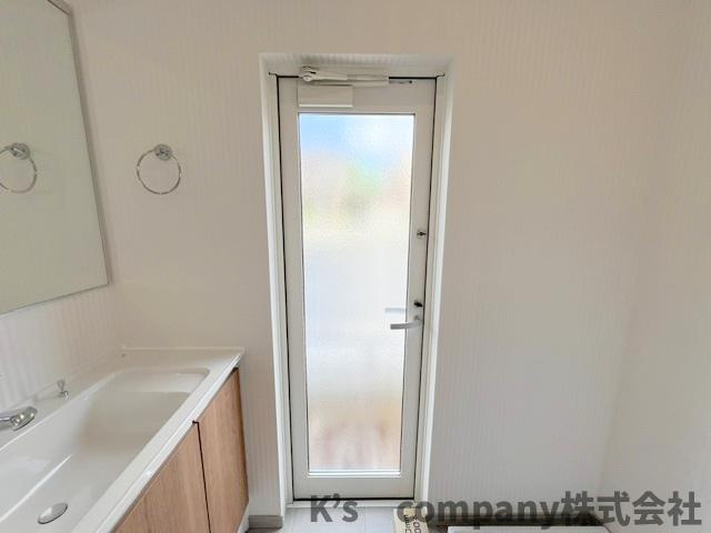 藤沢市用田　中古戸建のキッチン|勝手口付きなキッチンスペース◇◇