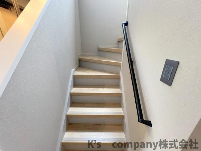 藤沢市用田　中古戸建の内装|手すり付き階段♪