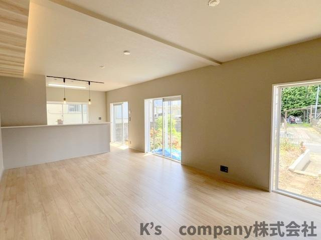 藤沢市用田　中古戸建の居間・リビング|通風良好◇◇日当たり良好◇◇
