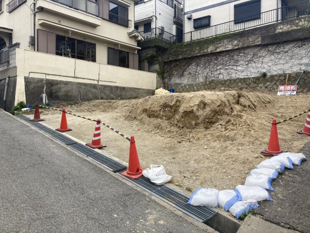 【前面道路含む現地写真】の画像