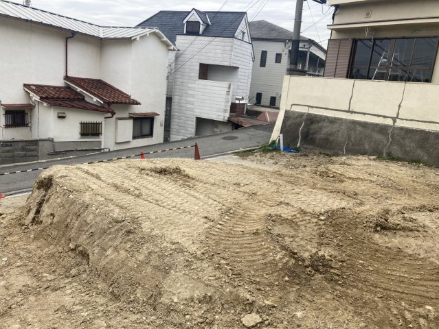 【前面道路含む現地写真】の画像