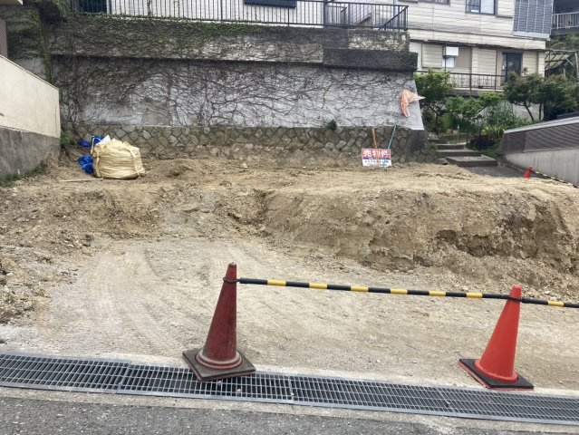 【前面道路含む現地写真】の画像