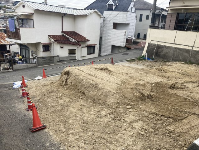 【前面道路含む現地写真】の画像