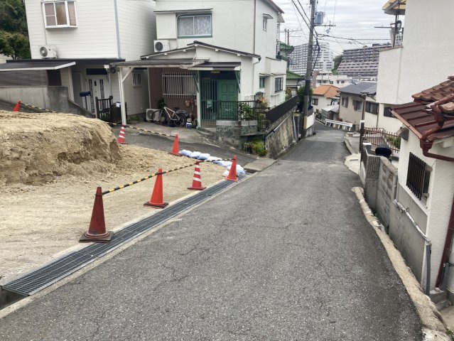【前面道路含む現地写真】の画像