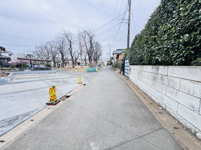 流山市江戸川台東１丁目新築戸建【江戸川台小学校：10分】の前面道路含む現地写真|南西側前面道路