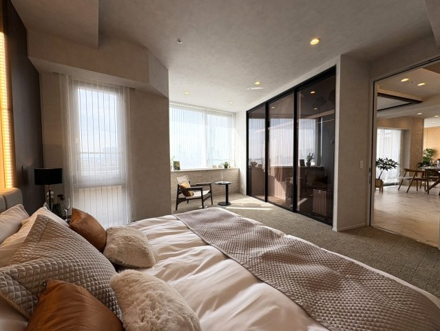 新宿区大京町の中古マンションの寝室|13.5帖の寝室