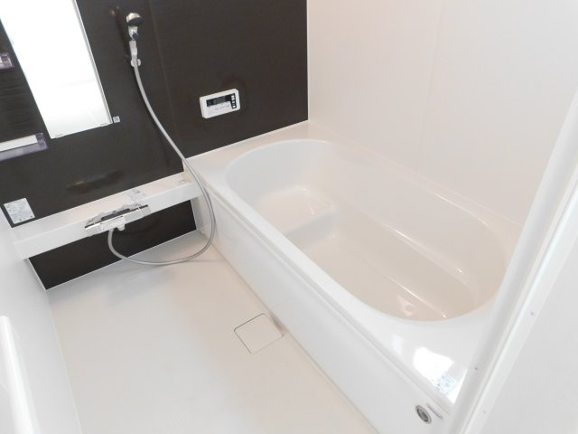 名古屋市南区東又兵ヱ町３丁目の新築一戸建の浴室|◇浴室◇　　広い１坪サイズ・浴室暖房乾燥機・保温浴槽・追い焚き機能・ベンチ浴槽・エコシャワー・オートバス・バリアフリーバス・浴室窓あり