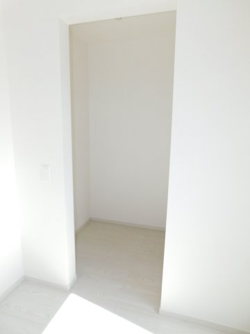 名古屋市南区東又兵ヱ町３丁目の新築一戸建の収納|◇ウォークインクローゼット◇　　家族の洋服や季節の荷物など大容量収納できます♪