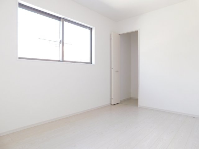 名古屋市南区東又兵ヱ町３丁目の新築一戸建の洋室|◇洋室◇　　明るい洋室６．０帖　収納完備！