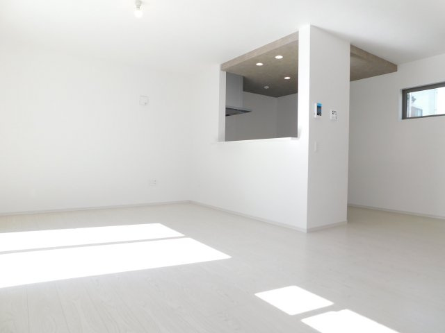 名古屋市南区東又兵ヱ町３丁目の新築一戸建のその他|◇リビング◇　　南面で明るいリビング１７．７帖　折下天井のオシャレなキッチン♪