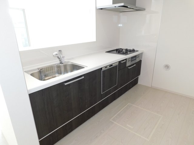 名古屋市南区東又兵ヱ町３丁目の新築一戸建のキッチン|◇キッチン◇　　人気の対面式・人造大理石カウンターキッチン・食洗機・浄水器一体型水栓・静音仕様シンク・薄型換気扇・Ｓｉセンサーコンロ（３口）