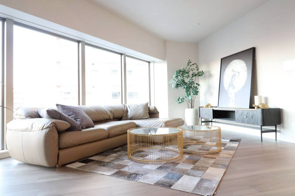 【居間・リビング】 | 【リビングダイニング】約22.9帖のLDK！おしゃれで明るい空間です。オープンなキッチンも魅力です！