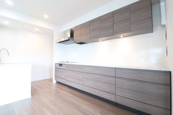 【キッチン】 | 【キッチン】調理の作業スペースや収納もたっぷり。家電も並べて置けます。