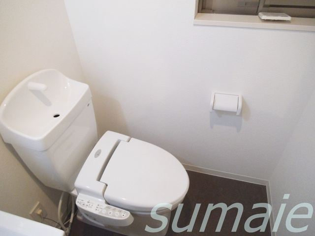 コローナ赤羽のトイレ|温水洗浄機能付きトイレです♪