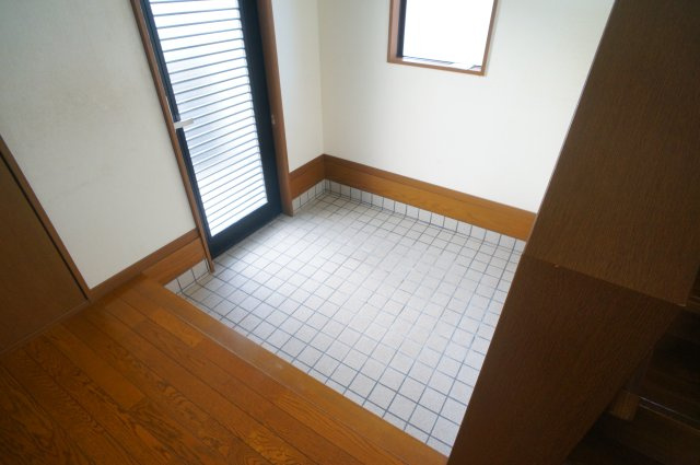 奈良市法蓮町の一戸建ての玄関