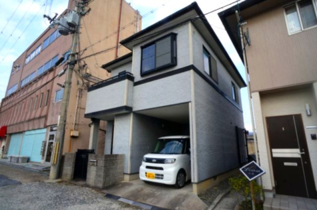 奈良市法蓮町の一戸建ての外観