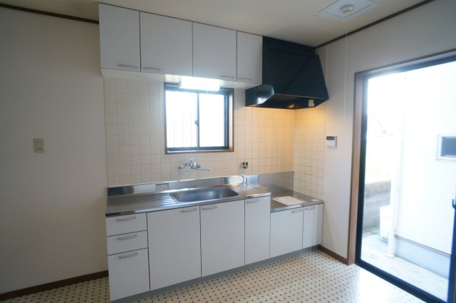 奈良市法蓮町の一戸建てのキッチン