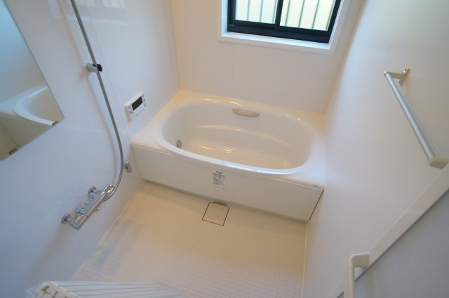 奈良市法蓮町の一戸建ての浴室