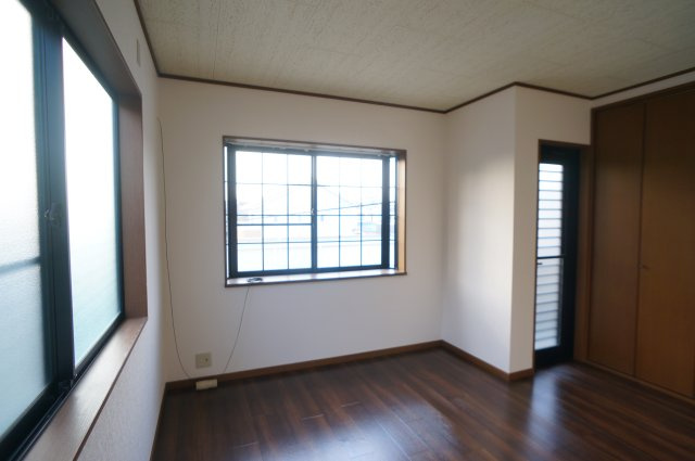 奈良市法蓮町の一戸建ての洋室