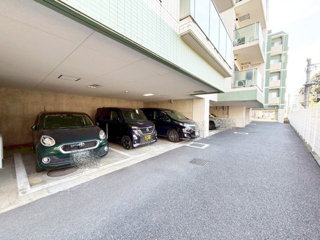 【駐車場】