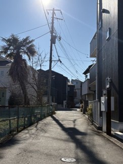 【前面道路含む現地写真】 | 新座市栗原4丁目　中古戸建 | 前面道路