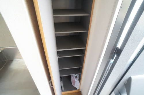 カオリーモ青山 Ａの玄関